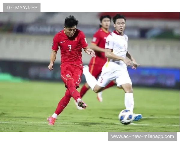 中后卫训练中完成跨区长传，反击速度显著提升