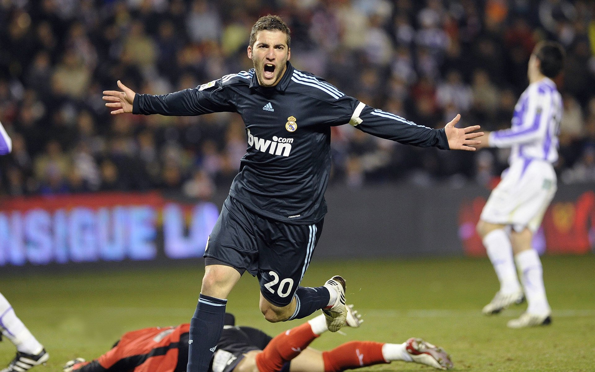 足球联赛年度数据报告